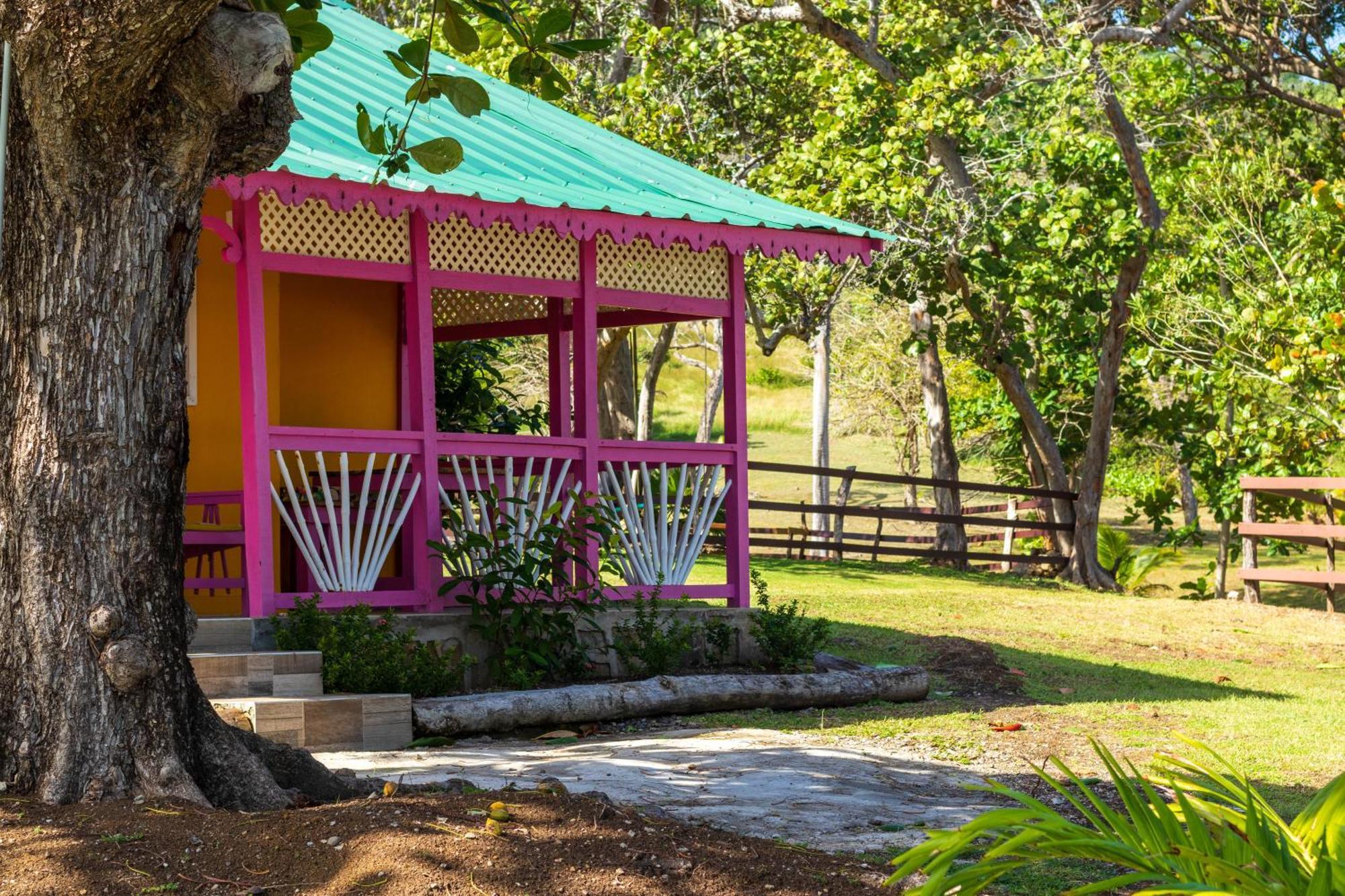 Strawberry Fields Together Robins Bay Exterior photo